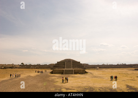 Vorderansicht des Quetzalcoatl (gefiederte Schlange) Pyramide Tempels in Teotihuacan, Mexiko. Stockfoto