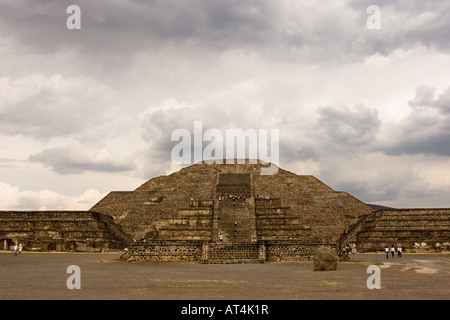 Mondpyramide in Teotihuacán, Mexiko, an einem bewölkten Nachmittag Stockfoto