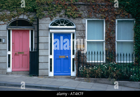 Zwei bunte Haus Türen Dublin Irland Stockfoto