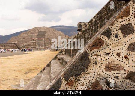 Mondpyramide in Teotihuacán, Mexiko, angesehen von einer Seite der Straße der Toten Stockfoto