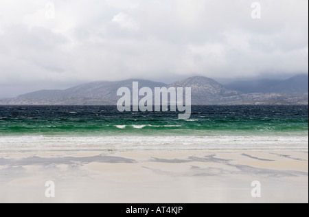 Insel der z. in den äußeren Hebriden gesehen über den Sound z. vom Strand von Luskentyre, Isle of Harris, Schottland Stockfoto