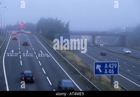 M40 Autobahn an Kreuzung 15, Longbridge, in der Nähe von Warwick, Warwickshire, England, UK Stockfoto