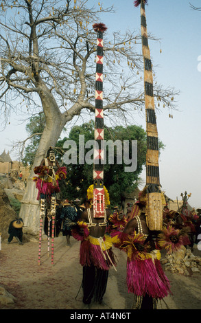 Maskierte Dogon Tänzer, Dogon Landes, Mali, Westafrika Stockfoto