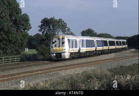 Chiltern Railways Klasse 168 Clubman Diesel-Zug bei Hatton Norden Kreuzung, Warwickshire, England, UK Stockfoto