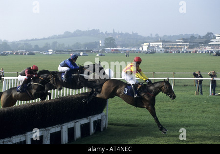 Hindernislauf bei Stratford Rennen, Warwickshire, England, UK Stockfoto