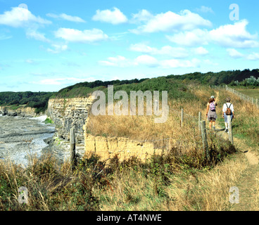 Wanderer auf Küstenweg Col Huw Llantwit großen Glamorgan Erbe Küste Vale von Glamorgan South wales Großbritannien uk Stockfoto
