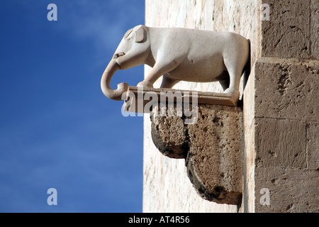 Elefanten-Statue auf dem Elefanten Turm in Cagliari, Sardinien, Italien. Stockfoto