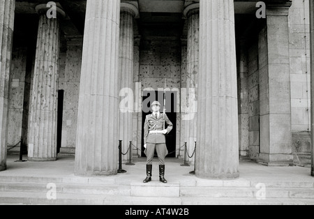 Neue Wache Neue Wache im Kalten Krieg in Unter Den Linden in Ostberlin in Deutschland in Europa. Geschichte historische Soldat Memorial Travel Stockfoto