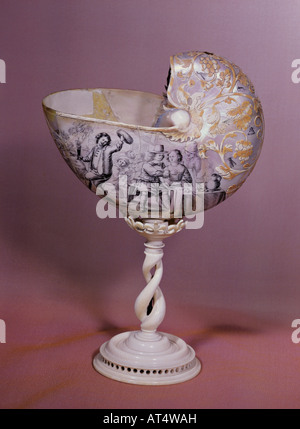 Bildende Kunst, Schiff, nautilus Cup, Perlmutt, graviert, Elfenbein, Gesamthöhe 25 cm, Flandern, Niederlande, Anfang des 17. Jahrhunderts, Bayerisches Nationalmuseum, München, Artist's Urheberrecht nicht gelöscht werden Stockfoto