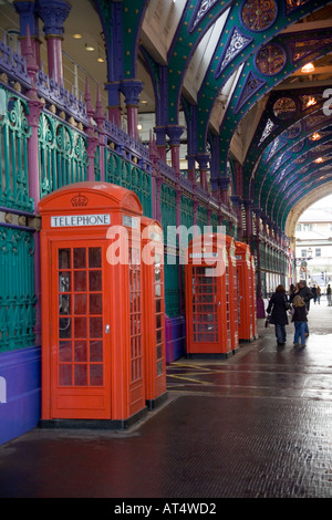 Telefonzellen in Smithfield Market Stockfoto