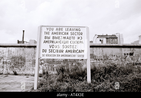 Europäische Geschichte. Amerikanischen Sektor an der historischen Berliner Mauer in West Berlin in Deutschland in Europa während des Kalten Krieges. Stockfoto