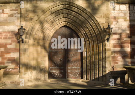 Tor zur Kirche St. Asaph in Wales anglikanische Kathedrale Nord-Wales Stockfoto