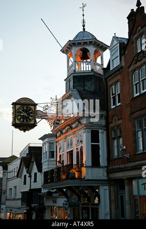 Das historische Angel Hotel in Guildford s gepflasterten Hauptstraße, Surrey England UK 2006 Stockfoto