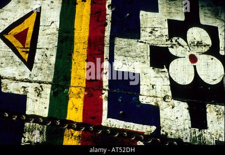 Bunt bemalten Bogen von einer Pinasse River Boot, Mopti in Mali, Westafrika Stockfoto