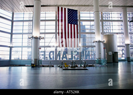 Amerikanische Flagge auf Staten Island Ferry Terminal Stockfoto