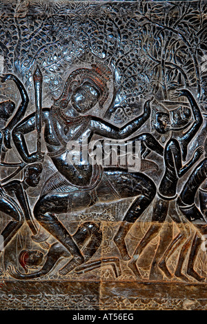 Tempel von Angkor Wat, westlichen Galerie, Schlacht Szene Bas Wandrelief von König SuryavarmanII in Szene aus der Schlacht von Kurukshetra Stockfoto