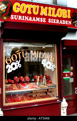 COTU Milobi Juwelier Schmuck Rotterdam The Middellandstraat ist eine sehr lange Straße mit vielen internationalen Geschäften. Stockfoto