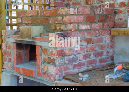 Konstruktionsdetail in Gebäude ein Outdoor-Holz befeuert Ofen Stockfoto