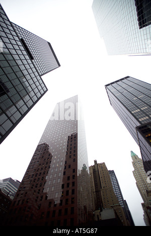 Nachschlagen von einem Wolkenkratzer in New York Stockfoto