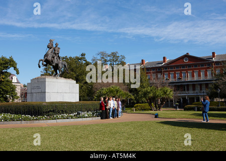 Touristen vor General Andrew Jackson-Statue am Jackson Square. New Orleans, Louisiana, USA. Stockfoto