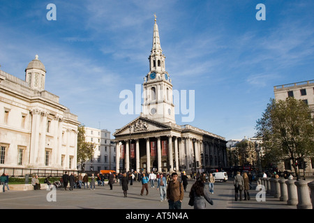 Die National Gallery und Saint-Martin ist in der Feld-Kirche in Trafalgar Square London GB UK an einem sonnigen Tag Stockfoto