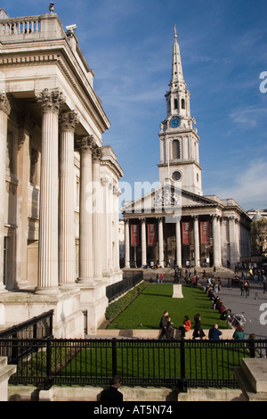 Die National Gallery und Saint-Martin ist in der Feld-Kirche in Trafalgar Square London GB UK an einem sonnigen Tag Stockfoto