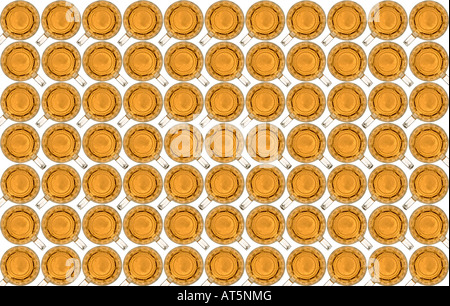 77 Pints Lager von oben gesehen Stockfoto