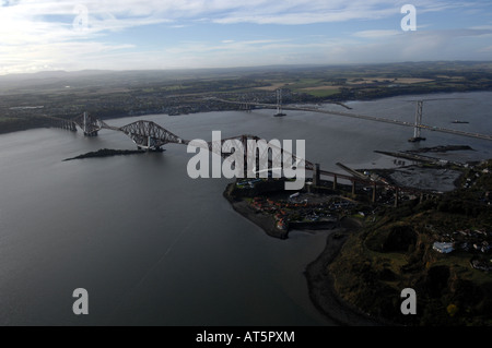 Luftaufnahme von Forth Rail Bridge in Schottland von der Nord-West Stockfoto