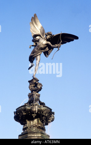 Statue von Eros Piccadilly Circus London England UK geflügelte Flügel Bogen Pfeil Stockfoto