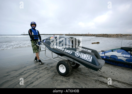 WELT-JET-SKI IM OCEANSIDE BEACH LOS ANGELES CALIFORNIA FREESTYLE WAVES Stockfoto