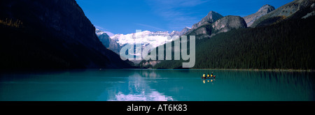 Lake Louise, Banff Nationalpark, Kanadische Rockies, Alberta, Kanada - Reflexionen von Mt Victoria und Victoria Gletscher Stockfoto