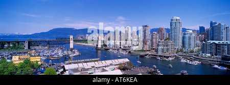 Granville Island und die Skyline von Vancouver am False Creek in British Columbia Kanada Stockfoto