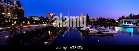 Die BC Parlamentsgebäude in der Nacht am inneren Hafen von der Stadt Victoria auf Vancouver Island in British Columbia Kanada Stockfoto