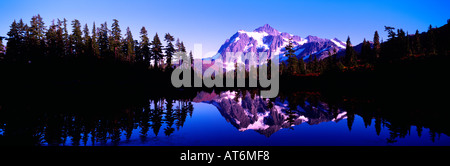 Mt Shuksan reflektiert in Bild Lake, Mount Baker - Snoqualmie National Forest Area, Washington, USA - Panorama Stockfoto