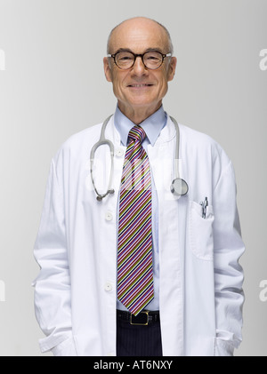 Männliche Oberärztin, portrait Stockfoto