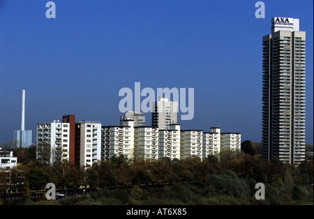 Wohnblocks am Ufer des Flusses Rhein, Köln, Nord Rhein Westfalen, Deutschland. Stockfoto