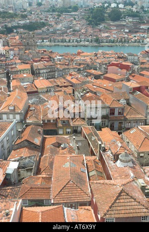 Blick auf den Stadtteil Ribeira vom Torre dos Clérigos Kirche, Porto, Portugal Stockfoto