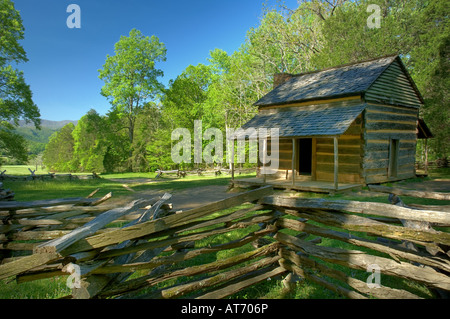 Einen ungewohnten Blick auf John Olivers Cabin in Great Smoky Mountains National Park, Tennessee, USA. Foto von Darrell Young. Stockfoto