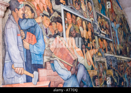 Diego Rivera Wandbild "Geschichte Mexikos, Perspektive: Oppresed Landsmann" gemalt im Jahr 1935 im nationalen Palast, Mexiko Stockfoto