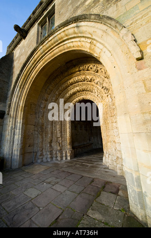 Die reich verzierten Eingang Malmesbury Abbey in Wiltshire, England Stockfoto