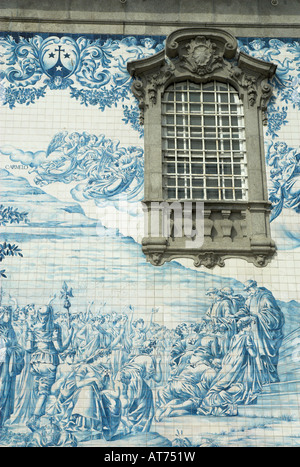 Azulejo bemalte Keramikfliesen Igreja do Carmo, Porto, Portugal Stockfoto