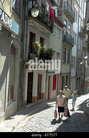 Gasse in Ribeira Gebiet von Porto, Portugal Stockfoto