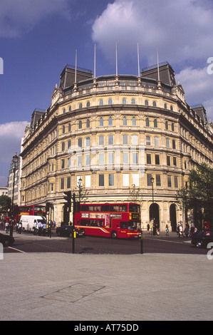 Busse in Trafalgar Square London England Großbritannien 2004 Stockfoto