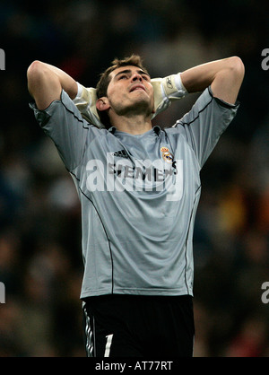 Real Madrids Torhüter Iker Casillas während eines Spanisch reagiert erste Abteilung Fußballspiel in Madrid Stockfoto