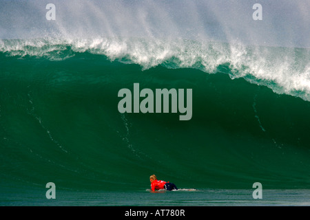 Australiens Mick Fanning surft in seinem Heat gegen Frankreichs Jeremy Flores in der zweiten Runde des Quiksilver Pro Stockfoto