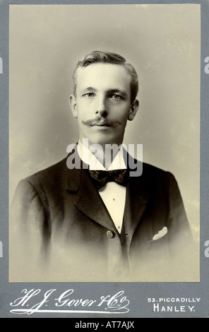 Viktorianische 1890er Jahre Schrank Karte alte fotografieren Portrait eines Mannes von H J Grover 53 Piccadilly Hanley Stoke-on-Trent Stockfoto