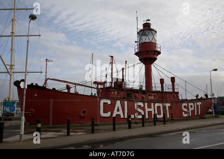 Das ehemalige Feuerschiff Trinity House 1914 erbaut und im Jahre 1978, jetzt begrüßen die Besucher nach Ocean Village Marina stillgelegt. Stockfoto