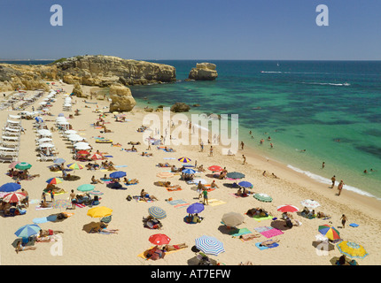 Strand Portugal Algarve Sao Rafael im Hochsommer Stockfoto