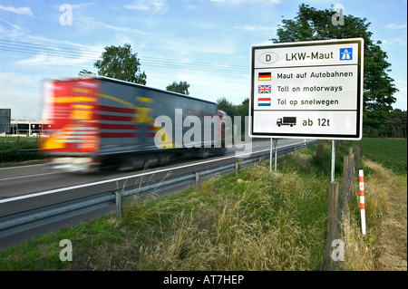 Maut-Schild an der Autobahn Deutschland Stockfoto