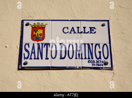 traditionelle Fliesen Straße Zeichen für Calle Santo Domingo in der Altstadt von la Laguna-Teneriffa-Kanarische Inseln-Spanien Stockfoto